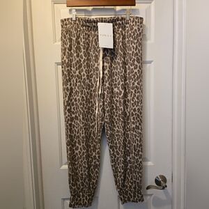 Gilli Cozy Leopard Print Jogger Pants Size Large